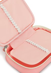 Kipling Pennfodral - pink candy combo