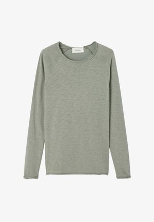 Majica dugih rukava od mekanog, svijetlo zelenog materijala s okruglim izrezom i neobrađenim rubovima. Ima raglan rukave i opušteni kroj.