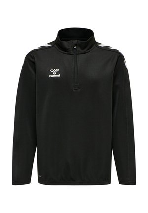 Zwarte pullover met een ritssluiting op de kraag, gemaakt van gladde stof. Heeft witte accenten op de schouders en een logo op de borst.