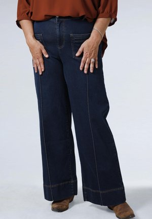 BRUT ÉVASÉ AVEC PLI CASSÉ - Flared Jeans - bleu brut