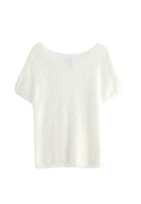 Hvid, tekstureret strikket top med en bred bådudskæring og korte, løse ærmer. Blødt materiale med et let, luftigt udseende.