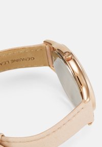 Michael Kors SLIM RUNWAY WATCH - Pulkstenis - nude