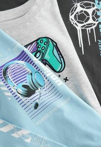 Next GRAPHIC 3 PACK REGULAR FIT - Ilgarankovis viršutinės dalies drabužis - blue grey headphones