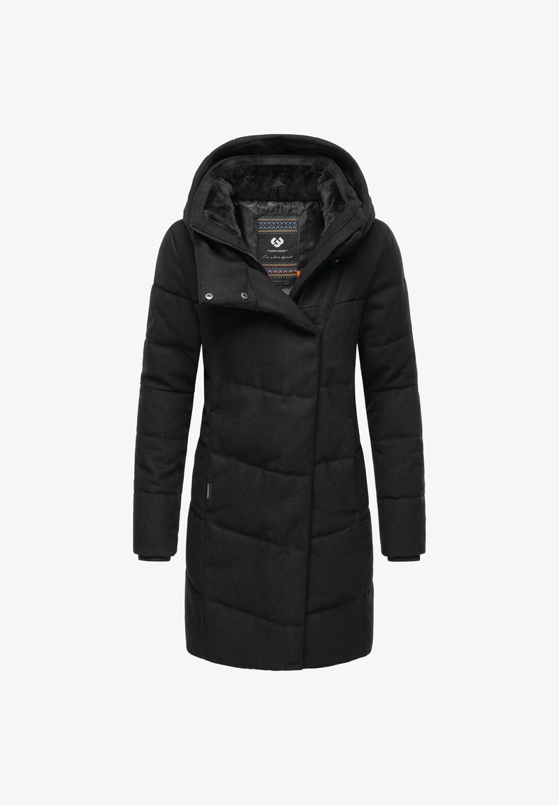 Melnas polsterētas mētelis ar kapuci, kuram ir diagonāls rāvējslēdzēja aizdare, pogas un kontrastējoša rakstainā auduma oderē.