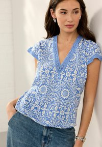 Next T-shirt con stampa - william morris blue white print