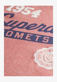 Unselected, mid red grit
