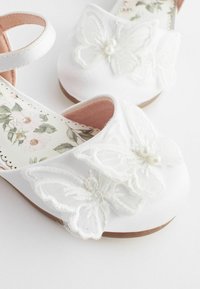 Next BRIDESMAID REGULAR FIT - Lauflernschuh - white
