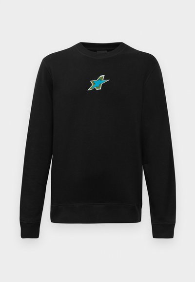 Zwarte lange mouwen crewneck sweatshirt met een klein geborduurd ontwerp van een blauwe en groene ster, gecentreerd op de borst.