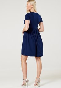 Chelsea Clark UMSTANDS UND STILLKLEID - Sukienka z dżerseju