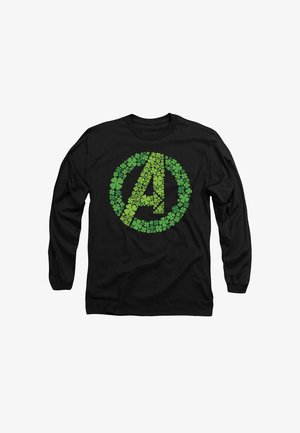 Schwarzes Langarmshirt mit einem grünen Grafikdesign des Buchstabens "A", der aus Kleeblättern gebildet wird, eingerahmt von einem runden grünen Umriss.