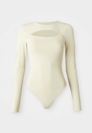 Bodysuit z dolgimi rokavi v svetle smetani, z izrezom na prsih, izdelan iz gladkega, elastičnega materiala z oprijetim krojem.