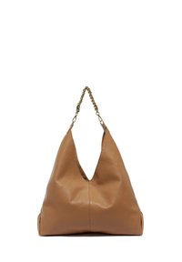 Bruine leren hobo tas met een diepe V-vormige opening, zachte textuur en een kettingaccentriem. Heeft een slungelige ontwerp en minimalistische stijl.