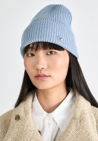 Calvin Klein CHUNKY BEANIE - Beanie - blue cloud