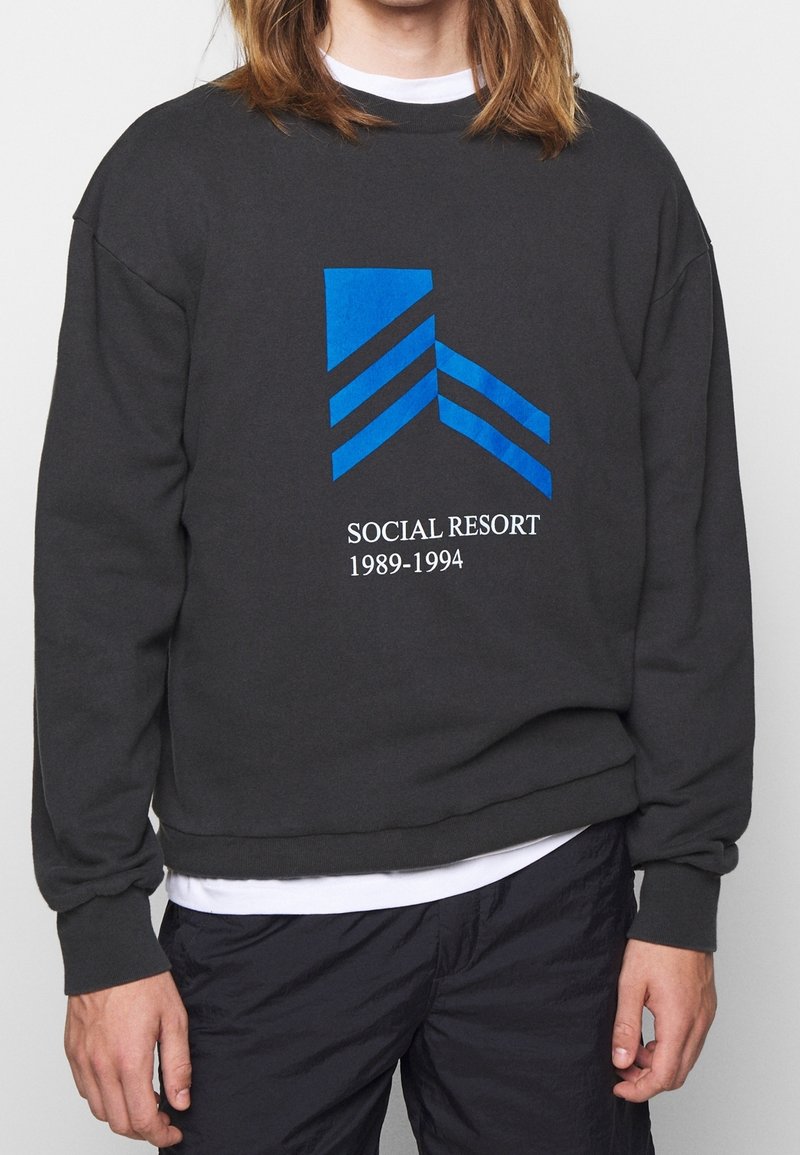 Han Kjøbenhavn Mikina - black