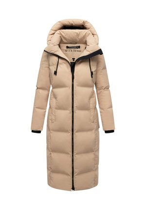 Manteau doudoune beige avec un design long et droit, grande capuche, fermeture éclair à l'avant et détails noirs sur la capuche et les poignets.