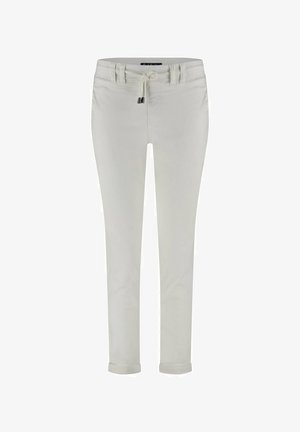 Weiße Stretch-Hosen mit einem Kordelzugbund, umgeschlagenen Säumen und subtiler Textur. Glatter Stoff und minimaler Detailreichtum.