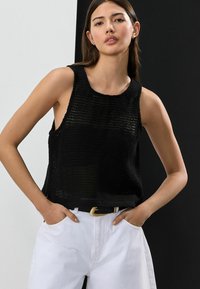 Next Top - black