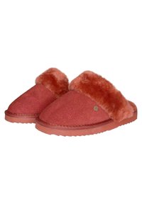 Roze slippers hebben een zachte, pluizige bontmanchet, een getextureerde bovenkant en een duurzame rubberen zool met een lichte profiel voor grip.