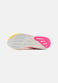 adidas Performance SUPERNOVA RISE - Hardloopschoenen voor op de weg - footwear white/crystal white/lucid pink