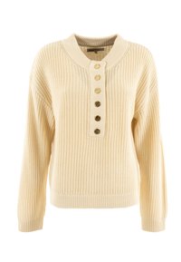 Maglione in maglia color crema con collo a camicia, caratterizzato da una patta con quattro bottoni rotondi dorati e polsini e orlo a coste.