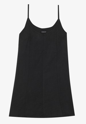 Svart ärmlös klänning med tunna remmar, rak skärning och subtila texturer. Innehåller vertikal sömnad för struktur.