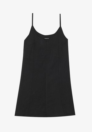 Svart ärmlös klänning med tunna remmar, rak skärning och subtila texturer. Innehåller vertikal sömnad för struktur.