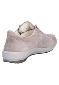 Hellgraue Wildlederschuhe mit runder Zehenform, Schnürverschluss und einer kontrastierenden weißen Sohle. Verfügt über einen Reißverschluss an der Ferse für ein einfaches An- und Ausziehen.