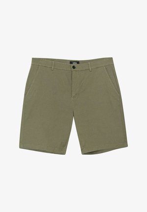 Olívazöld férfi pamut rövidnadrág elülső gombos záródással, oldalzsebekkel, övgyűrűkkel és egy címkével a belső derékrészen.