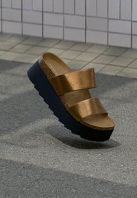 Δεν επιλέχθηκε, gold-coloured