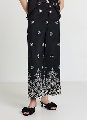 Trousers - var ultrablack