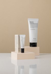 Benton HONEST LIP BALM - Läppbalsam