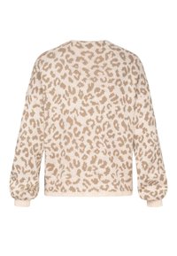 Maglione beige con lavorazione a maglia testurizzata, caratterizzato da un motivo a stampa leopardata in marrone chiaro e scuro. Vestibilità ampia con polsini e orlo a coste.