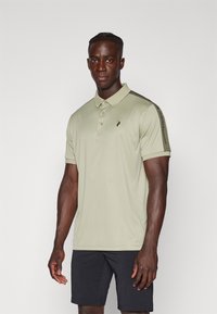 Peak Performance PLAYER - Pólóing - limit green/pine needle