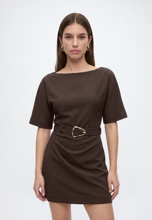Forever New TARA BELTED MINI - Denné šaty - chocolate