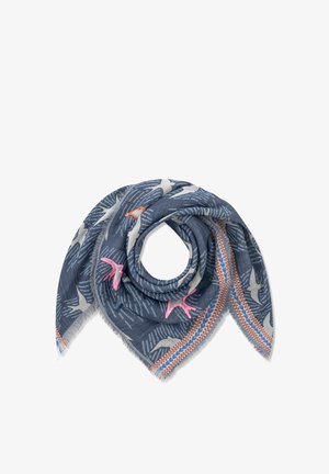 Écharpe bleue avec motifs d'oiseaux blancs, accents brodés roses et oranges, et une bordure tissée rouge et bleue, pliée en forme de spirale.