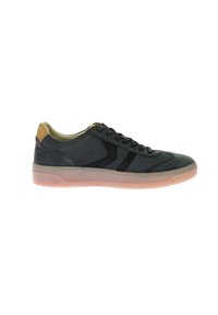 Baskets en cuir noir avec un empeigne en cuir tan, à lacets, et une semelle en caoutchouc translucide rose. Présente un léger détail de rayure noire.