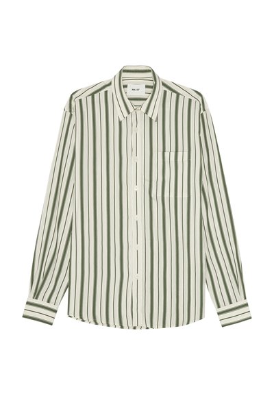 Chemise pour homme à manches longues avec boutons, rayures verticales vertes et blanches et une poche poitrine.