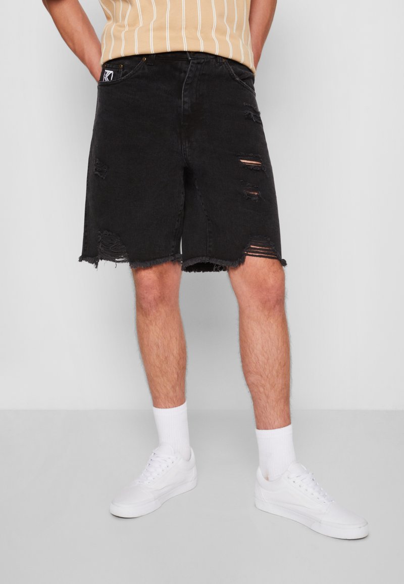 Karl Kani - HEAVY DISTRESSED - Jeansshort - bleachedblack, Vergroten