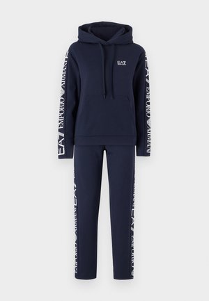 Set de hanorac și pantaloni de trening de culoare bleumarin, dintr-un amestec de bumbac, cu logo-uri albe ale brandului pe mâneci și pe laturile pantalonilor, buzunar tip kengur pe hanorac.