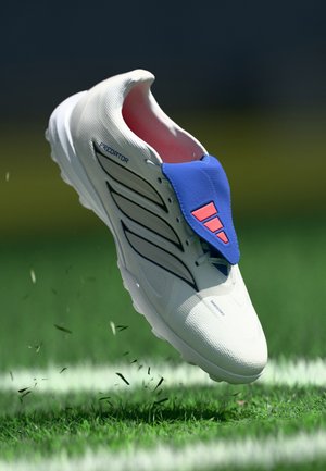 Scarpe da calcio per terreni sintetici - footwear white/metallic/team royal blue