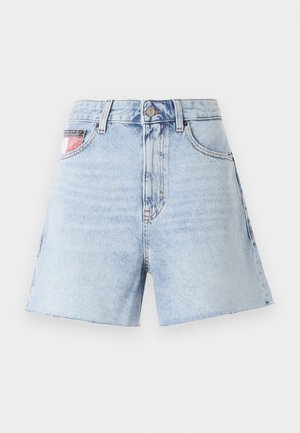 Denimshorts i lys blå, med høy midje, rett snitt og slitt kant. Inkluderer en liten flerfarget lapp på midjebåndet.