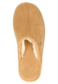 Tan suède pantoffel met zachte schapenwolvoering, open achterkantontwerp en een gestikt naad in het midden. Bevat een klein metalen logo-accent.