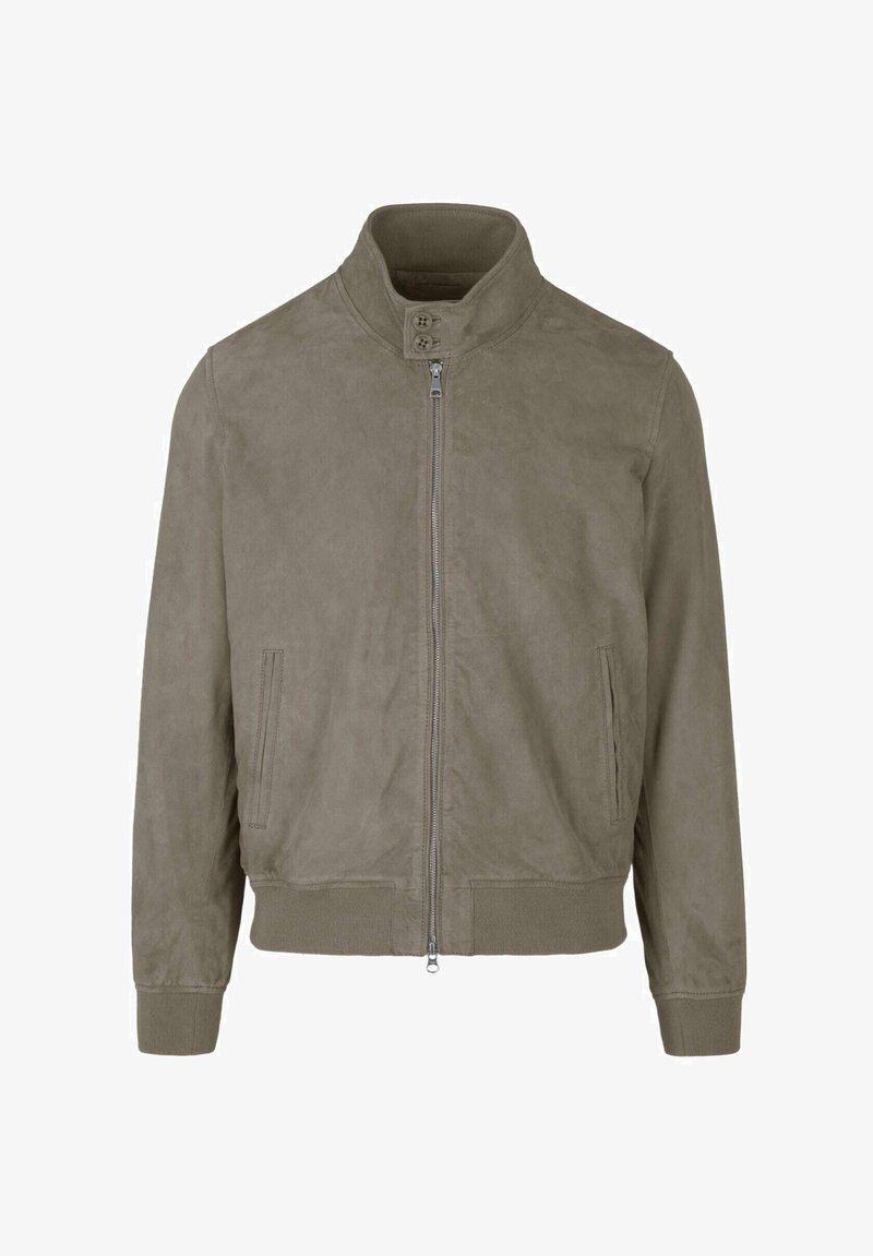 Giacca verde oliva con colletto rigido, chiusura con zip e due tasche laterali, realizzata in morbido materiale simile alla pelle scamosciata con polsini a coste.