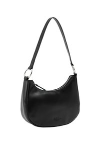 Borsa a spalla in pelle nera con forma curva, tracolla sottile, accessori in argento e chiusura a zip nella parte superiore. Texture liscia con dettagli minimi.