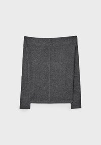 Siv dolgo rokav top iz teksturirane pletene tkanine. Ima širok izrez in dva sprednja žepa ter sproščen, ohlapen kroj.