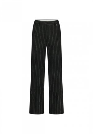 Zwarte wijde broek met verticale streepjes in blauw en wit. Heeft een getailleerde tailleband en subtiele accentuering van zijzakken.