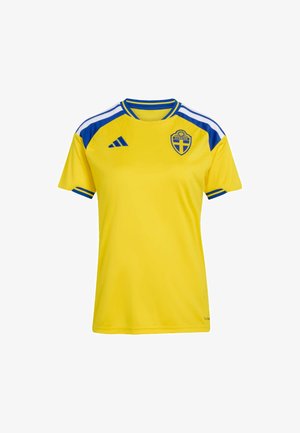 Maillot de sport jaune avec accents bleus sur les épaules, porte le logo Adidas et l'écusson suédois, fabriqué en tissu respirant, manches courtes.