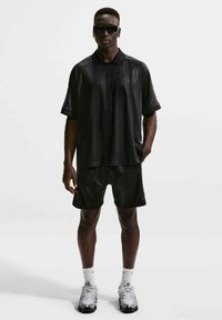 Nevybráno, black/black