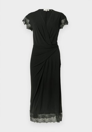 Vestido preto com design cruzado, mangas curtas de renda e detalhe de barra em renda. Feito de tecido liso com silhueta drapeada.