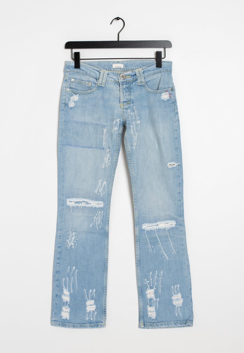 Světle modré džíny z denimu s efektem opotřebení, včetně záplat, trhlin a malých bílých akcentů. Rovný střih s pěti kapsami.